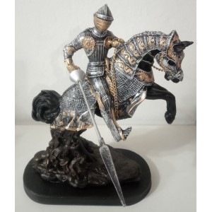 CAVALEIRO MEDIEVAL EM RESINA